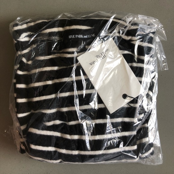 Hye Park & Lune Blouse - Picture 3 of 3